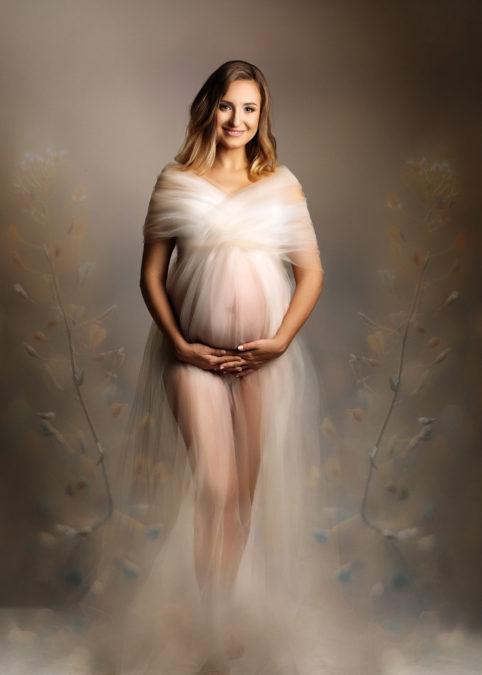 fotografia-ciążowa-w-tiulowej-sukni